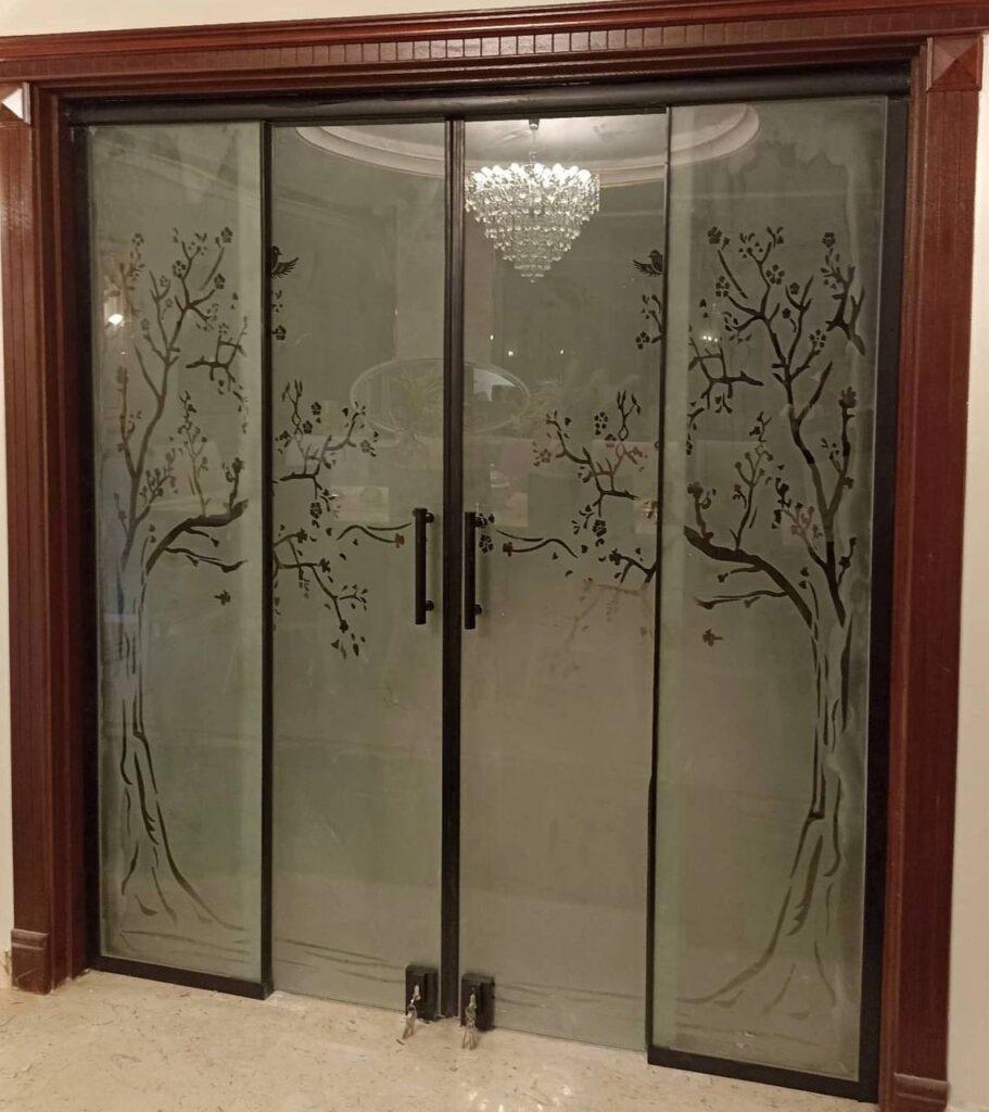 أبواب زجاج سكريت في جيزان