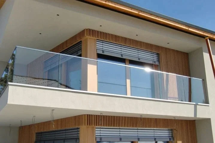 درابزين زجاج سكريت في جيزان